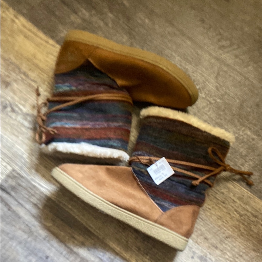 Stylish Multicolor Women's Boots